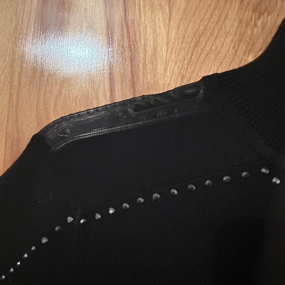 Black sweater with rhinestone detail in new condition never worn - Picture 3 of 7
